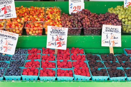 fruit display and price - Blueberries Raspberries Grapes Cherries Blackberries Display with Signage at Fruit and Vegetable Stand Stock Photo - Budget Royalty-Free & Subscription, Code: 400-06887232