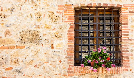 simsearch:400-07217858,k - Pienza, Tuscany region, Italy. Old window with flowers Stock Photo - Budget Royalty-Free & Subscription, Code: 400-06891818
