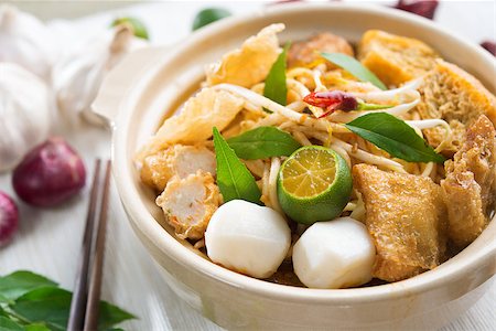 simsearch:400-07418409,k - Hot and spicy Singapore Curry Noodle. A popular traditional spicy noodle soup in Malaysia and Singapore Stock Photo - Budget Royalty-Free & Subscription, Code: 400-06919851