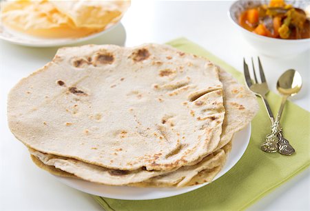 simsearch:400-07418409,k - Chapatti roti or Flat bread, papadom and curry dhal. Indian food on dining table. Stock Photo - Budget Royalty-Free & Subscription, Code: 400-06924795