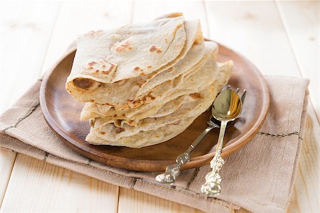simsearch:400-07418409,k - India vegetarian food plain chapatti roti or Flat bread. Indian food on dining table. Stock Photo - Budget Royalty-Free & Subscription, Code: 400-06927757