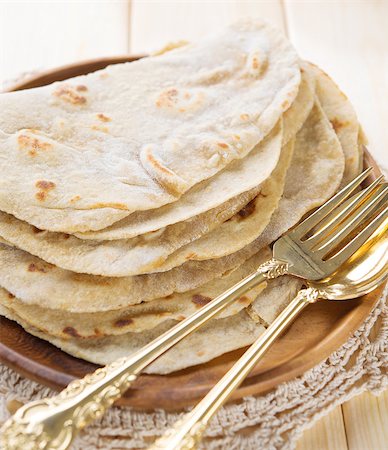 simsearch:400-07418409,k - India vegetarian food plain chapatti roti or Flat bread. Indian food on dining table. Stock Photo - Budget Royalty-Free & Subscription, Code: 400-06928989