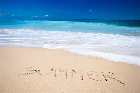summer text message - Beautiful tropical beach with the word summer written on the sand Foto de stock - Super Valor sin royalties y Suscripción, Código: 400-07037186