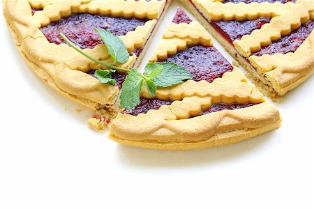 simsearch:400-04370315,k - homemade cherry tart of shortcake dough with jam Stock Photo - Budget Royalty-Free & Subscription, Code: 400-07048380