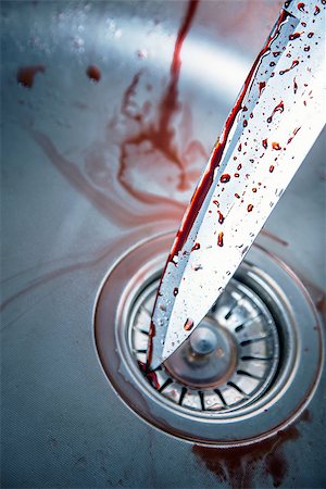 simsearch:400-04807287,k - Bloody knife in kitchen sink for Halloween or crime Stock Photo - Budget Royalty-Free & Subscription, Code: 400-07055008