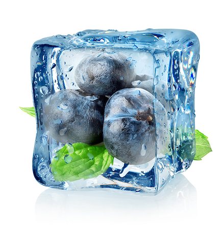 simsearch:400-05698489,k - Ice cube and blueberry isolated on a white background Stock Photo - Budget Royalty-Free & Subscription, Code: 400-07055910