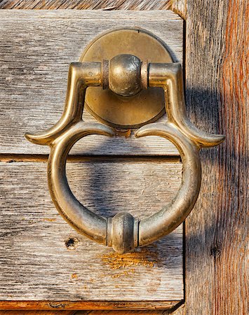simsearch:400-07257534,k - old brass door handle on wooden gate Stock Photo - Budget Royalty-Free & Subscription, Code: 400-07094915