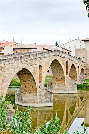 simsearch:400-05724401,k - romanesque bridge over river Arga, Puente La Reina, Road to Santiago de Compostela, Navarre, Spain Stock Photo - Budget Royalty-Free & Subscription, Code: 400-07095267