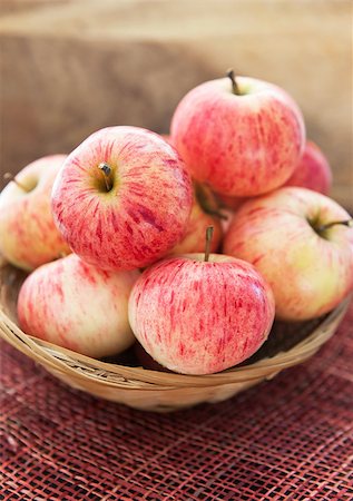 simsearch:400-07096505,k - Fresh red apples in basket on the table and wooden background Stock Photo - Budget Royalty-Free & Subscription, Code: 400-07096505