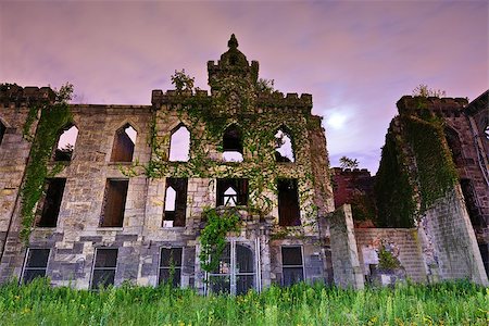 Ruins from the Smallpox Hospital on Roosevelt Island in New York City. Stock Photo - Budget Royalty-Free & Subscription, Code: 400-07090797