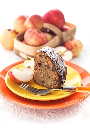 simsearch:400-04370315,k - Piece of homemade apple bundt cake on yellow plate with red apples on the background Stock Photo - Budget Royalty-Free & Subscription, Code: 400-07106497