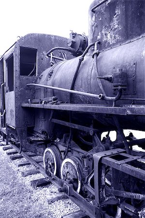 simsearch:400-04992228,k - Closeup of antique rusty broken steam locomotive standing on rails Foto de stock - Super Valor sin royalties y Suscripción, Código: 400-07100550