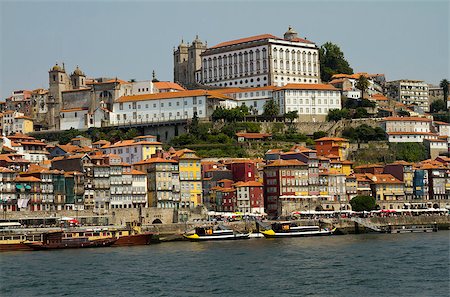 simsearch:400-05732427,k - Historical part of Porto and the Douro river Stock Photo - Budget Royalty-Free & Subscription, Code: 400-07116176