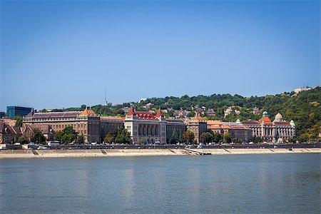 simsearch:400-07111236,k - Historical buildings on shore side of Danube river in Budapest, Hungary Stock Photo - Budget Royalty-Free & Subscription, Code: 400-07110999