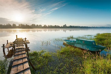 simsearch:400-04756224,k - Sunrise over the river.  Volkhov River, Russia Stock Photo - Budget Royalty-Free & Subscription, Code: 400-07124021