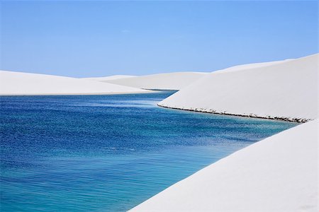 simsearch:855-06313097,k - view of lagoa azul in desert sand dunes of the Lencois Maranheses National Park in brazil Foto de stock - Super Valor sin royalties y Suscripción, Código: 400-07123960