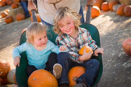 farmers market family - Adorable Young Family Enjoys a Day at the Pumpkin Patch. Stock Photo - Budget Royalty-Free & Subscription, Code: 400-07174840