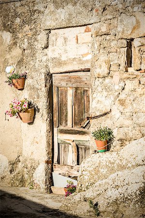 Picture of a door of a old house in tuscany, italy Foto de stock - Super Valor sin royalties y Suscripción, Código: 400-07175206