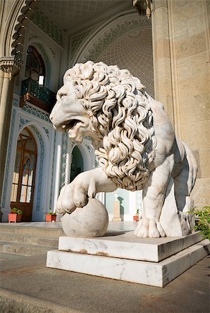 simsearch:400-05716374,k - Sculpture of lion with a ball on a background of palace Stock Photo - Budget Royalty-Free & Subscription, Code: 400-07175747