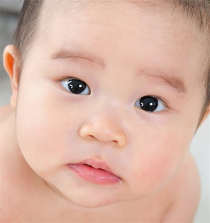 simsearch:400-06389659,k - Close up face of six months old Asian baby boy with curious look Foto de stock - Super Valor sin royalties y Suscripción, Código: 400-07171468