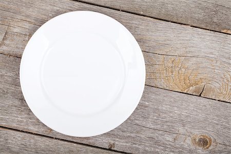 Empty plate on wood table. View from above Stock Photo - Budget Royalty-Free & Subscription, Code: 400-07172334