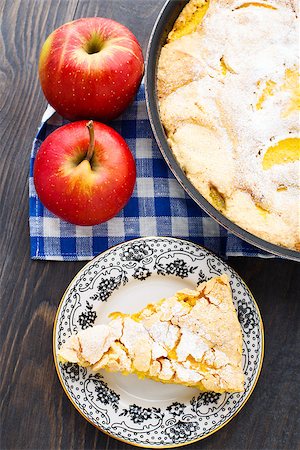 simsearch:400-04370315,k - Piece of freshly baked apple pie on a plate Stock Photo - Budget Royalty-Free & Subscription, Code: 400-07209864
