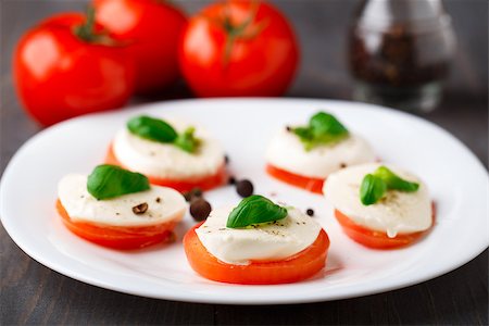 simsearch:700-01099893,k - Tomato and mozzarella with basil leaves on plate Stock Photo - Budget Royalty-Free & Subscription, Code: 400-07211818