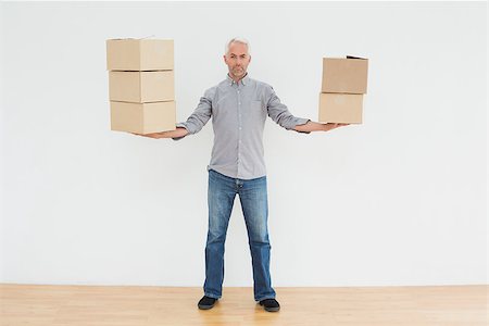 simsearch:400-07930718,k - Portrait of a serious mature man carrying boxes in a new house Stock Photo - Budget Royalty-Free & Subscription, Code: 400-07230884