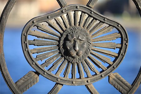 simsearch:400-05716374,k - the old cast iron barelef lion head on a background of water close to. Stock Photo - Budget Royalty-Free & Subscription, Code: 400-07245569
