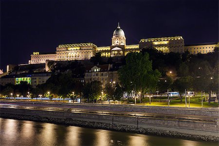 simsearch:400-06138816,k - Royal Palace of Buda, Budapest  illuminated, night view, Budapest, Hungary Photographie de stock - Aubaine LD & Abonnement, Code: 400-07246034