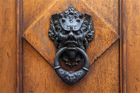 simsearch:400-04990381,k - Old door knocker in the form of a lion head, Florence, Italy Stock Photo - Budget Royalty-Free & Subscription, Code: 400-07248012