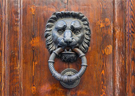 simsearch:400-04990381,k - Old door knocker in the form of a lion head, Florence, Italy Stock Photo - Budget Royalty-Free & Subscription, Code: 400-07248013
