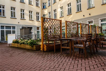 europe sidewalk cafe - Backyard and Outdoor Cafe in Berlin, Germany Photographie de stock - Aubaine LD & Abonnement, Code: 400-07255677