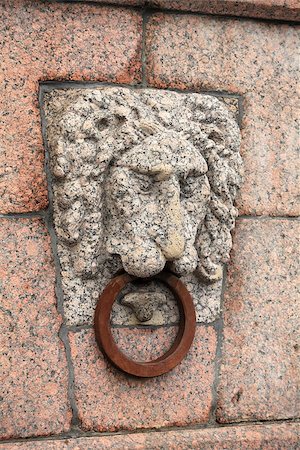 simsearch:400-05716374,k - granite bas-relief of a lion's head on the quay Stock Photo - Budget Royalty-Free & Subscription, Code: 400-07257146