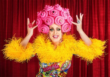 dive - Happy man in dress and pink foam wig performing Photographie de stock - Aubaine LD & Abonnement, Code: 400-07261836