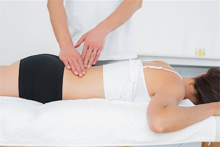 simsearch:400-05352116,k - Male physiotherapist massaging woman's back in the medical office Photographie de stock - Aubaine LD & Abonnement, Code: 400-07271304