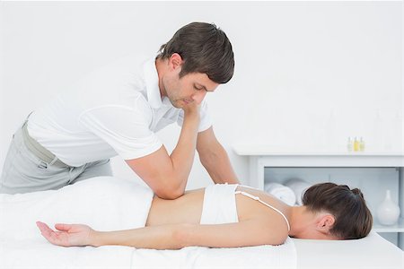 simsearch:400-05352116,k - Male physiotherapist massaging woman's back in the medical office Photographie de stock - Aubaine LD & Abonnement, Code: 400-07271313