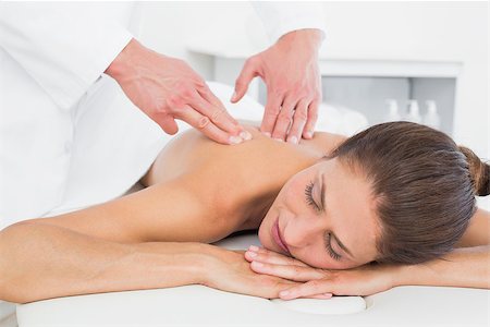 simsearch:400-05352116,k - Male physiotherapist massaging woman's back in the medical office Photographie de stock - Aubaine LD & Abonnement, Code: 400-07271434