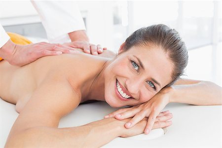 simsearch:400-05352116,k - Male physiotherapist massaging woman's back in the medical office Photographie de stock - Aubaine LD & Abonnement, Code: 400-07271469