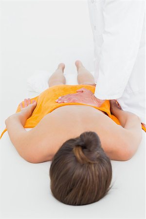 simsearch:400-05352116,k - Male physiotherapist massaging woman's back in the medical office Photographie de stock - Aubaine LD & Abonnement, Code: 400-07271472