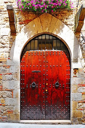 simsearch:400-04393153,k - Wooden Ancient Italian Door in Historic Center Stock Photo - Budget Royalty-Free & Subscription, Code: 400-07296180