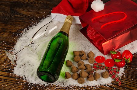 simsearch:841-06805239,k - Bottle of champagne surrounded by a  Christmas still life Stock Photo - Budget Royalty-Free & Subscription, Code: 400-07292682
