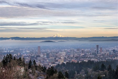 simsearch:400-05723698,k - Portland Oregon Downtown Foggy Cityscape Skyline with Mount Hood at Sunset Photographie de stock - Aubaine LD & Abonnement, Code: 400-07304314