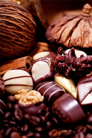 simsearch:400-04350016,k - collection of different sweet chocolate pralines closeup background present sugar Stock Photo - Budget Royalty-Free & Subscription, Code: 400-07305227