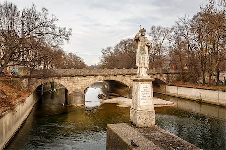 simsearch:400-07309915,k - Maximilian Bridge over Isar River in Munich, Upper Bavaria, Germany Stock Photo - Budget Royalty-Free & Subscription, Code: 400-07309920