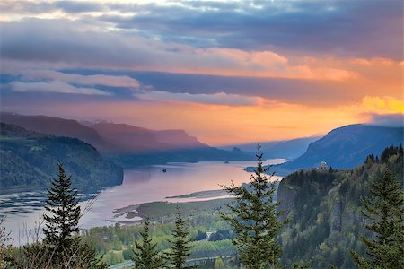 Sunrise Over Vista House on Crown Point at Columbia River Gorge in Oregon with Beacon Rock in Washington State Stock Photo - Budget Royalty-Free & Subscription, Code: 400-07300220