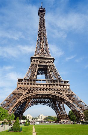 simsearch:400-04974897,k - Paris Eiffel Tower Stock Photo - Budget Royalty-Free & Subscription, Code: 400-07302055