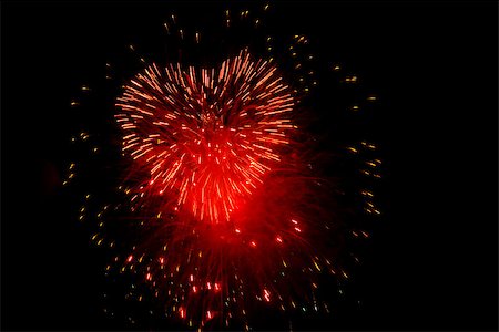 simsearch:400-06745167,k - Red fireworks in the night sky in the form of heart Stock Photo - Budget Royalty-Free & Subscription, Code: 400-07318322