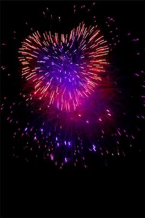 simsearch:400-06745167,k - Red fireworks in the night sky in the form of heart Stock Photo - Budget Royalty-Free & Subscription, Code: 400-07318323