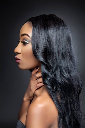 Young black beautiful woman with elegant curly hair Foto de stock - Super Valor sin royalties y Suscripción, Código: 400-07328370